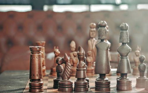 三、快速工业化背景下的服务业滞后与企业营销策划的转型挑战